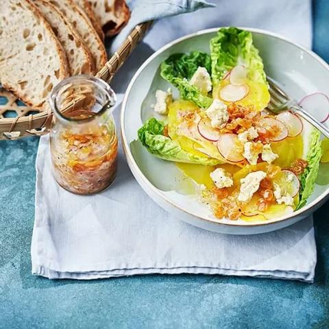 Ädelostsallad med gulbetor