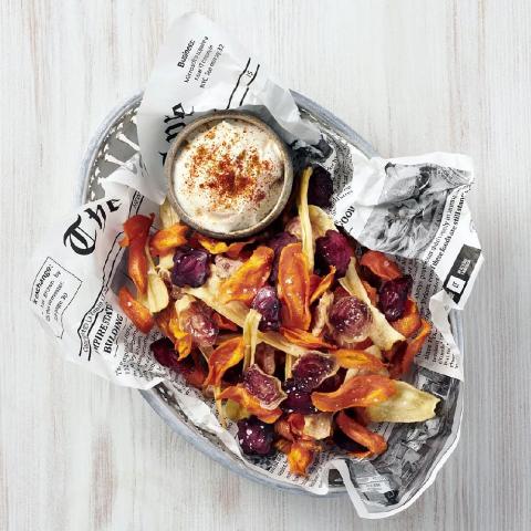 Färgglada rotfruktschips