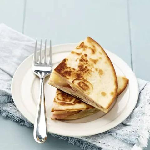 Quesadilla hawaii med ananas, ost och skinka