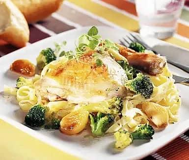 Ugnskyckling med vitlök och broccoli