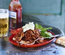 Pulled pork sandwich med avokadoyoghurt