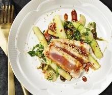 Tonfisk teriyaki med rimmad gurka och pak choi